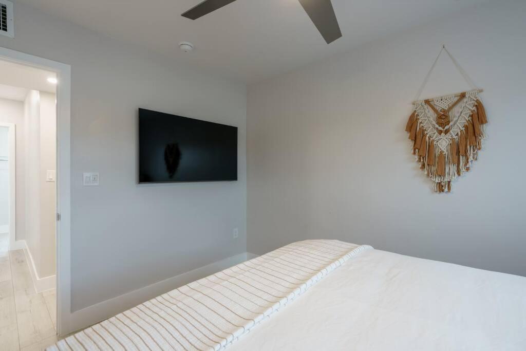 New! Miami & Calle Ocho Simpson'S Funhouse! Bagian luar foto
