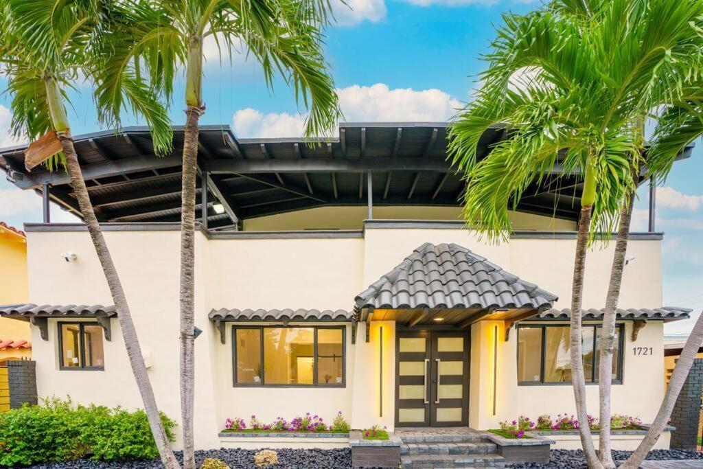 New! Miami & Calle Ocho Simpson'S Funhouse! Bagian luar foto
