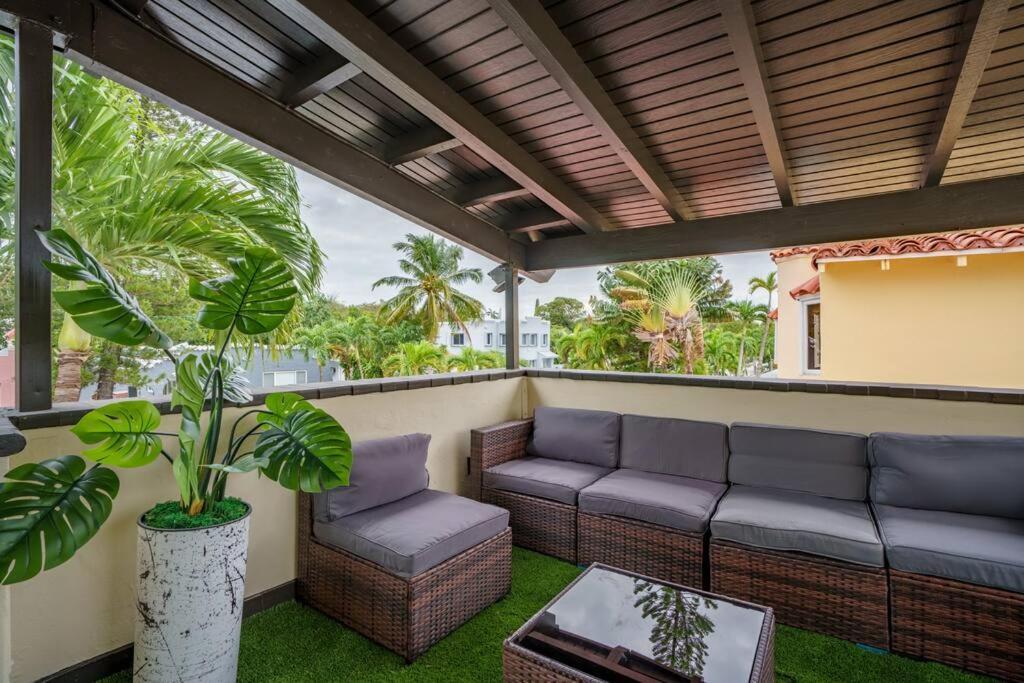 New! Miami & Calle Ocho Simpson'S Funhouse! Bagian luar foto